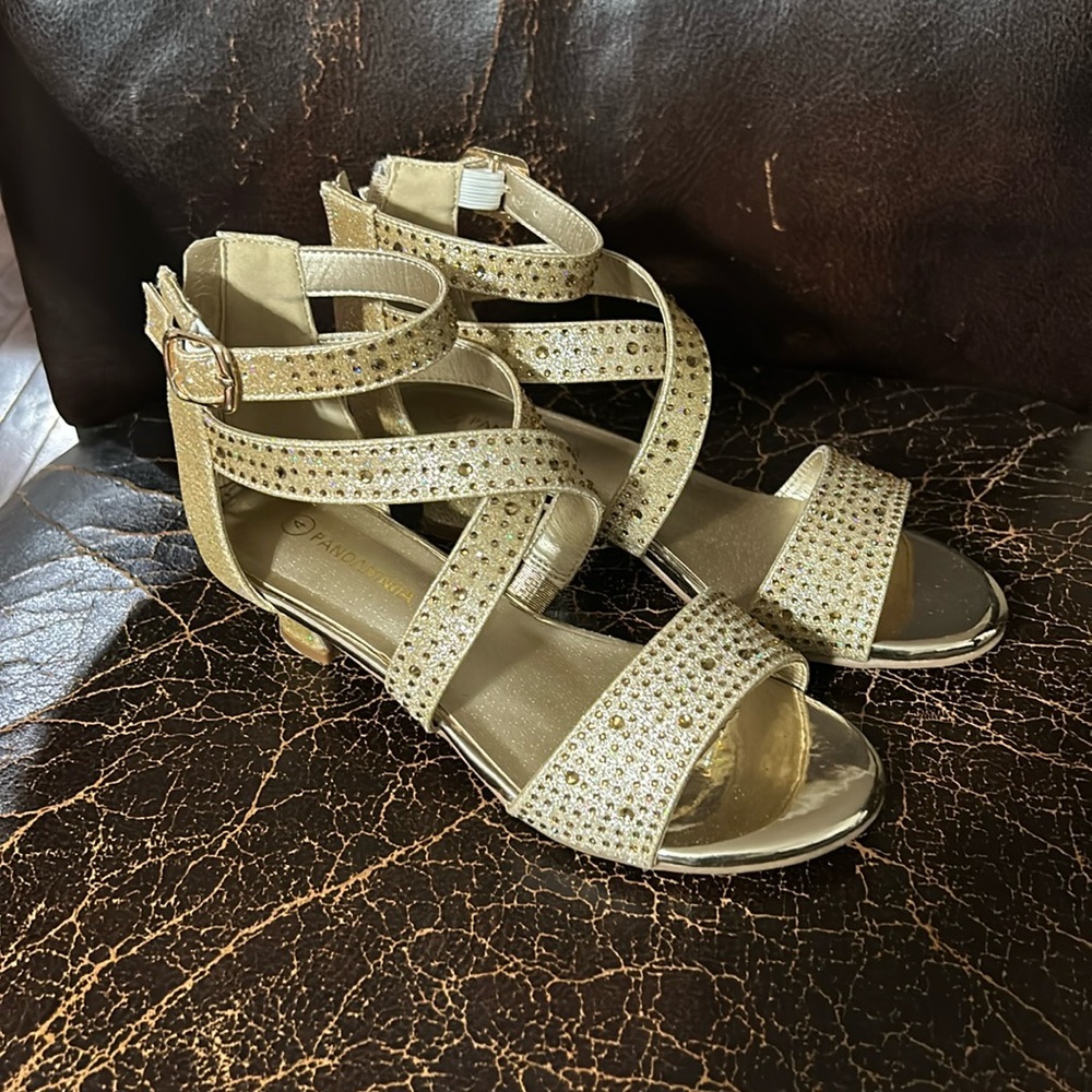 Size 4 gold dress shoes